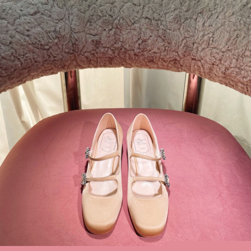 Other flat shoes